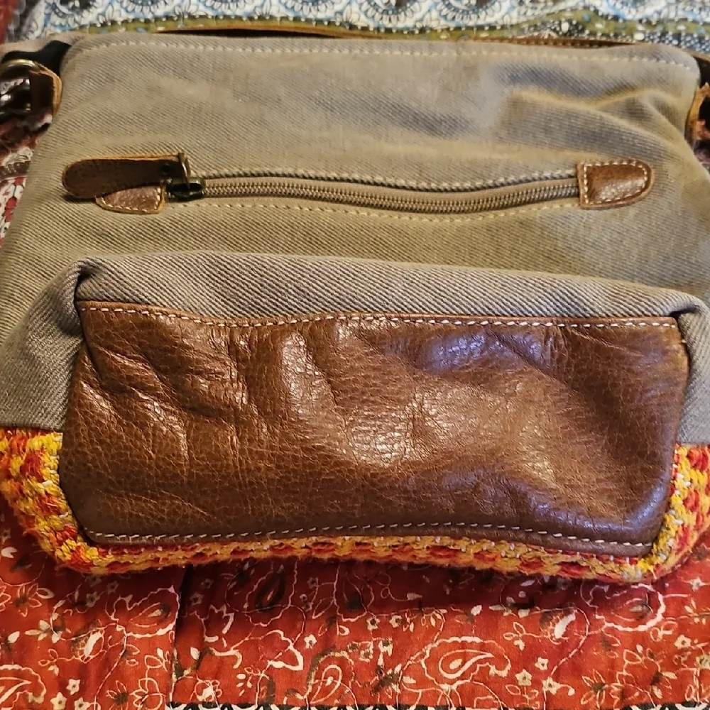 Myra Crossbody - Picture 3 of 9